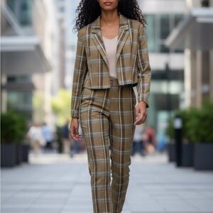 1877. Stylish Plaid Pantsuit in Brown and Blue